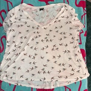 Torrid size 3 white sparrow/swallow light tee
